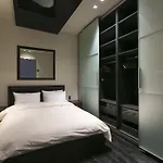 Nikis Suite